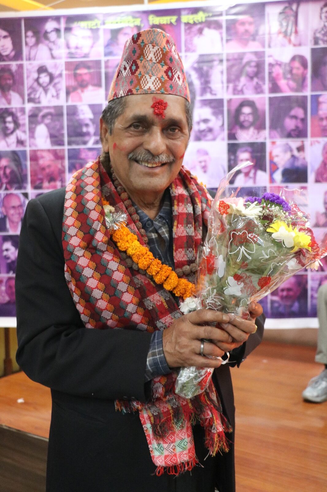 नेपाल चलचित्र कलाकार संघका अध्यक्ष निरौलाको जन्मदिन मनाउने क्रममा